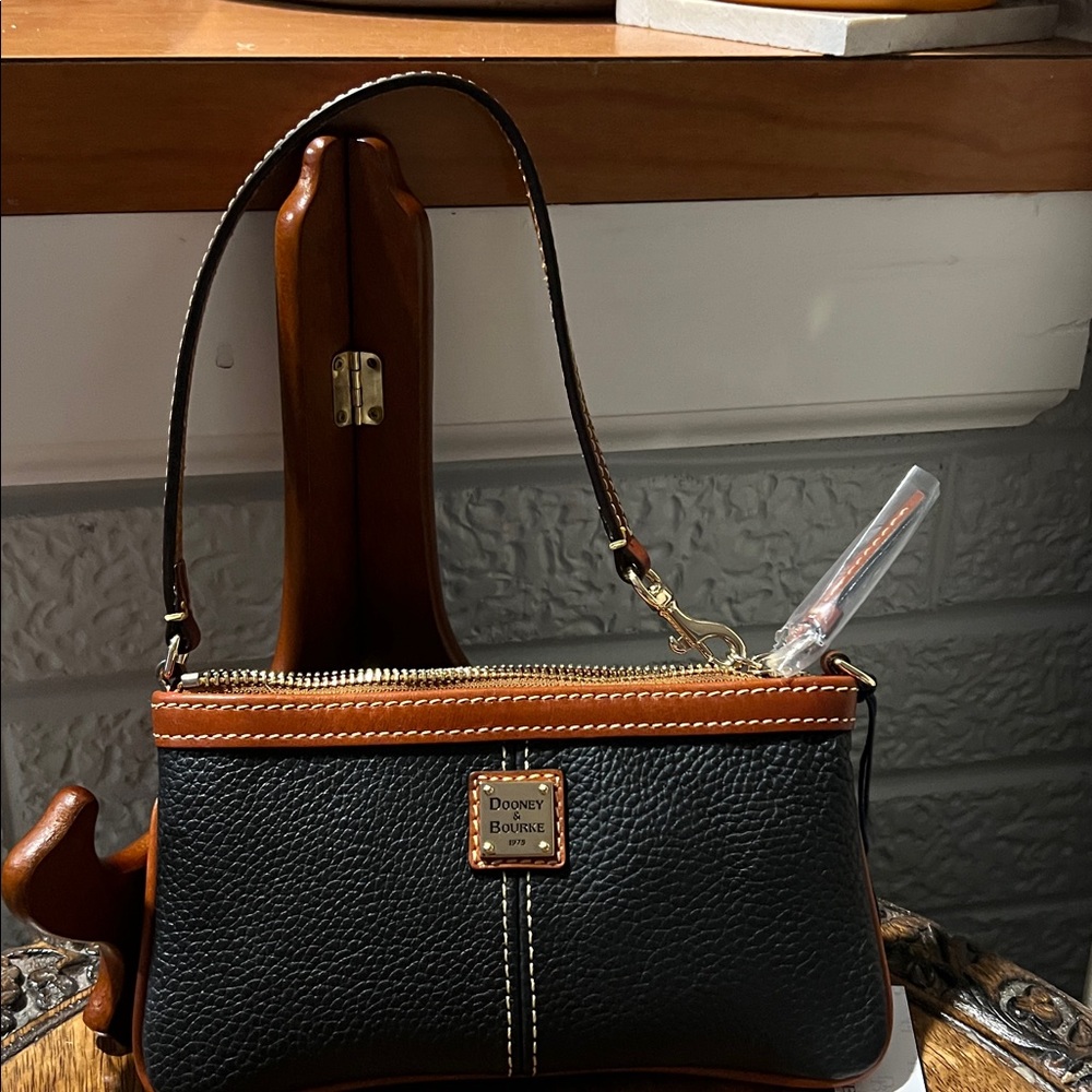 Dooney & Bourke Black Wristlet Pebble Grain Leather - Picture 2 of 16
